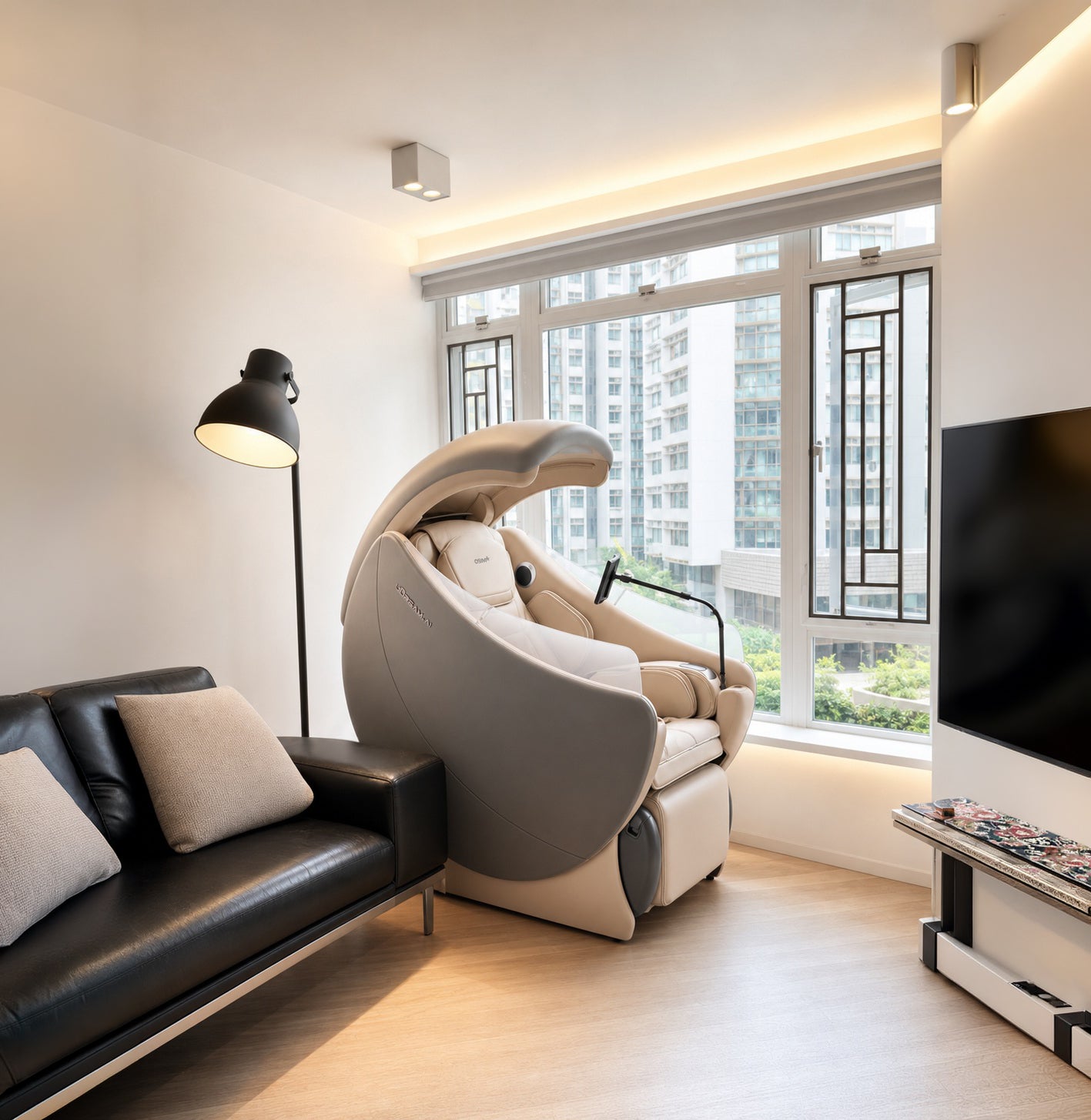 OSIM uDream·AI well-being massage chair in a home setting.